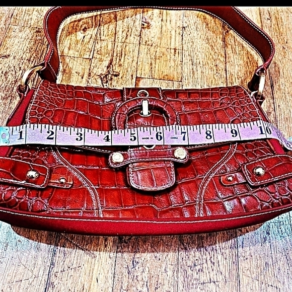 𝅺Franco Sarto Moc Croc Embossed Red Leather Women's Shoulder Bag EUC - Picture 6 of 8
